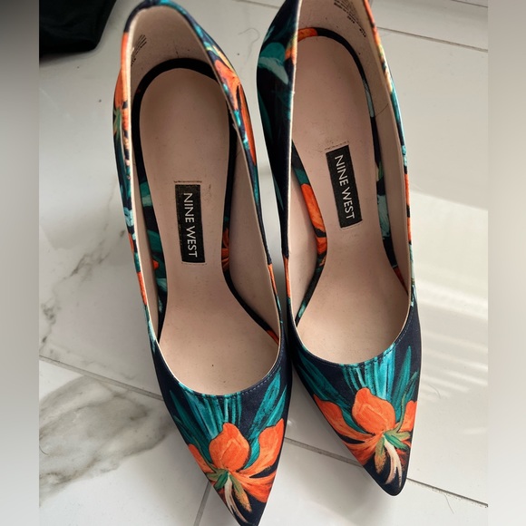 Nine West Heels - size 5.5 - Picture 1 of 2